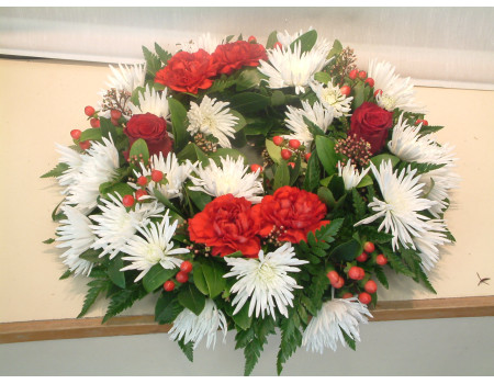 Red & White Wreath Premium